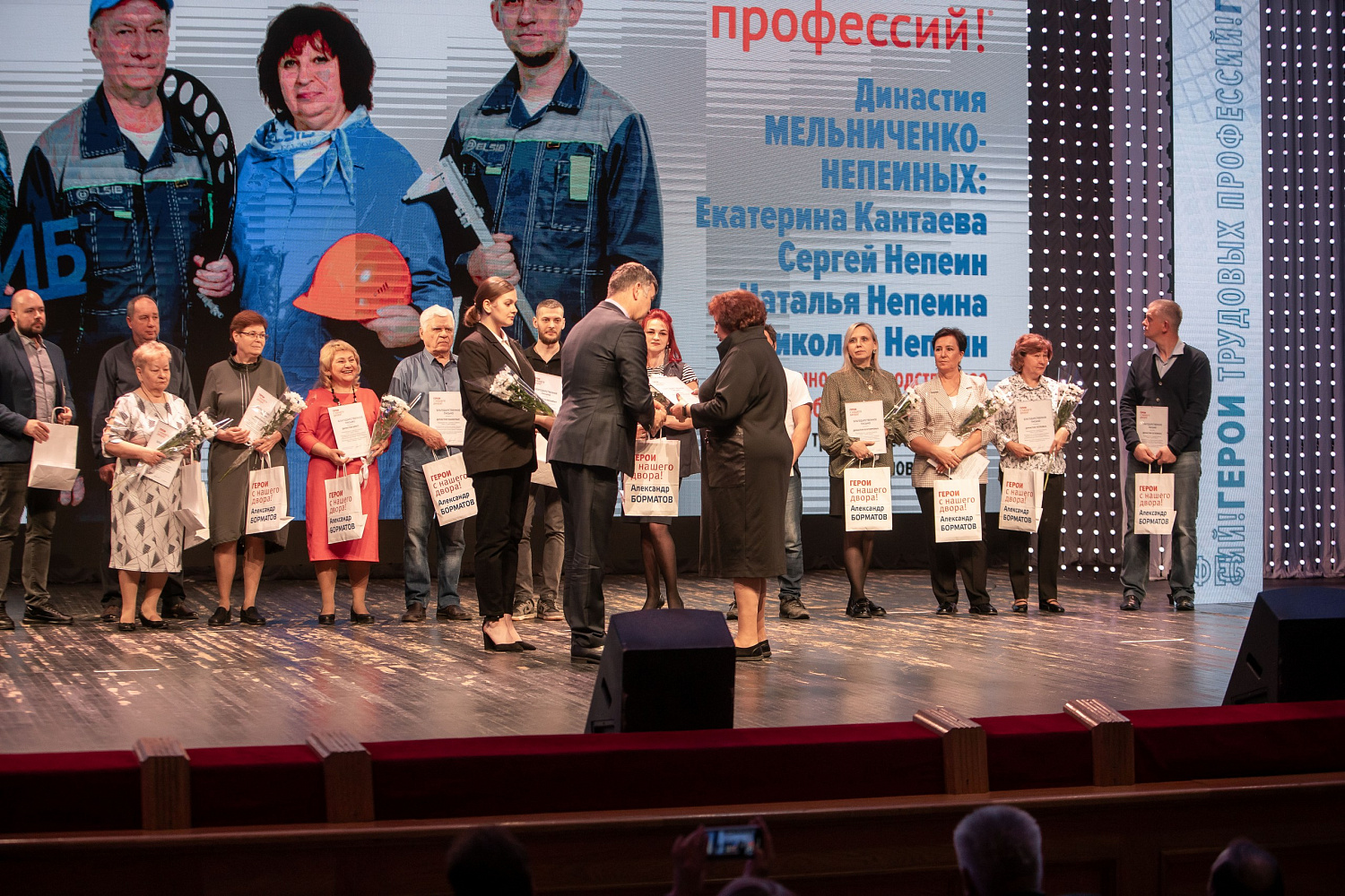 Сотрудники ЭЛСИБа стали участниками всероссийского проекта «Герои с нашего двора!»